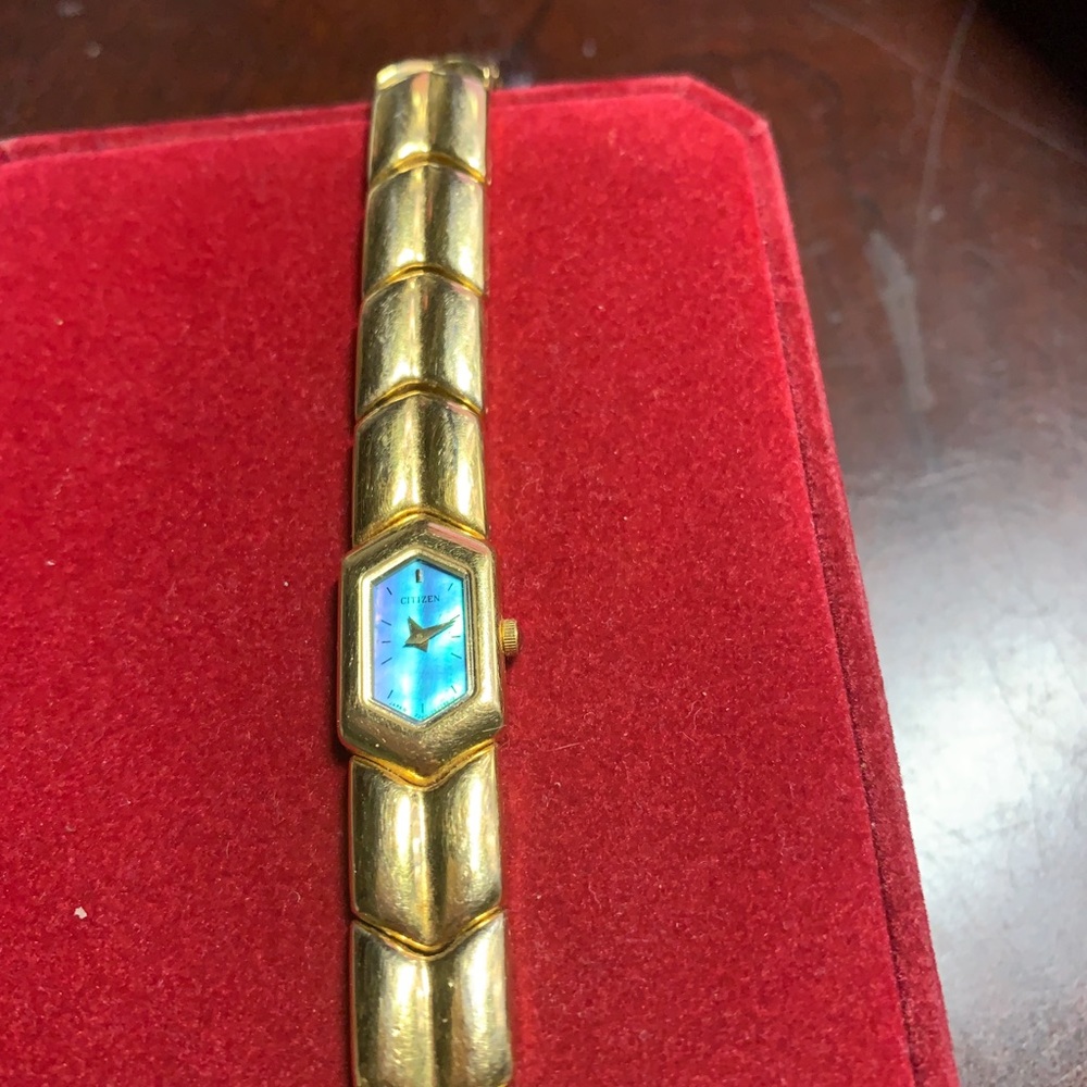 Beautiful Bulova bracelet link watch - Picture 2 of 4